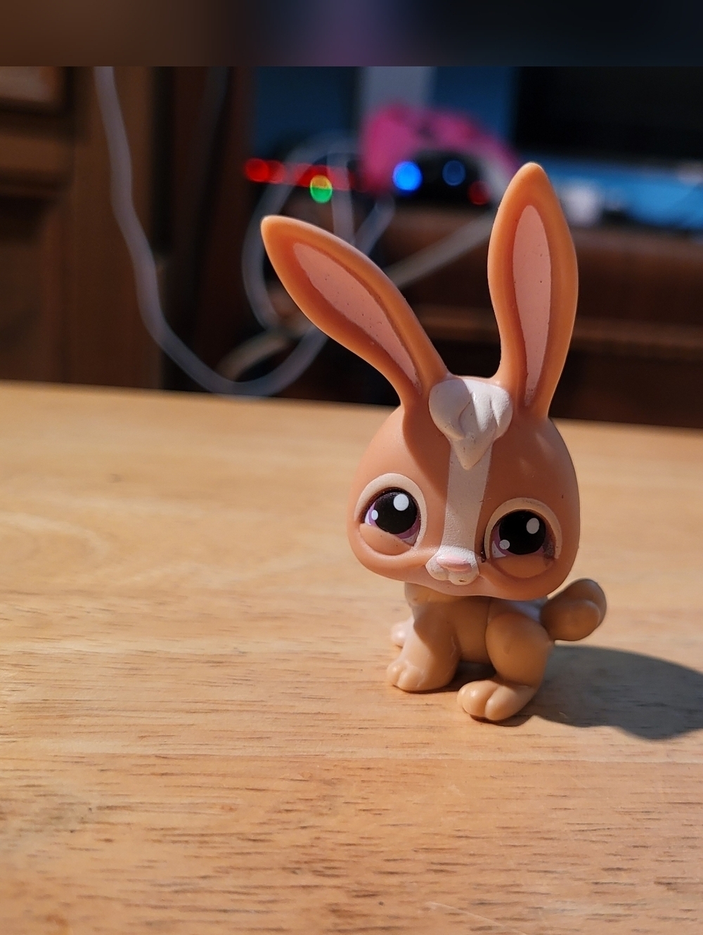 Littlest Pet Shop Bunny Rabbit #28 LPS Tan brown with purple dot eyes magnet